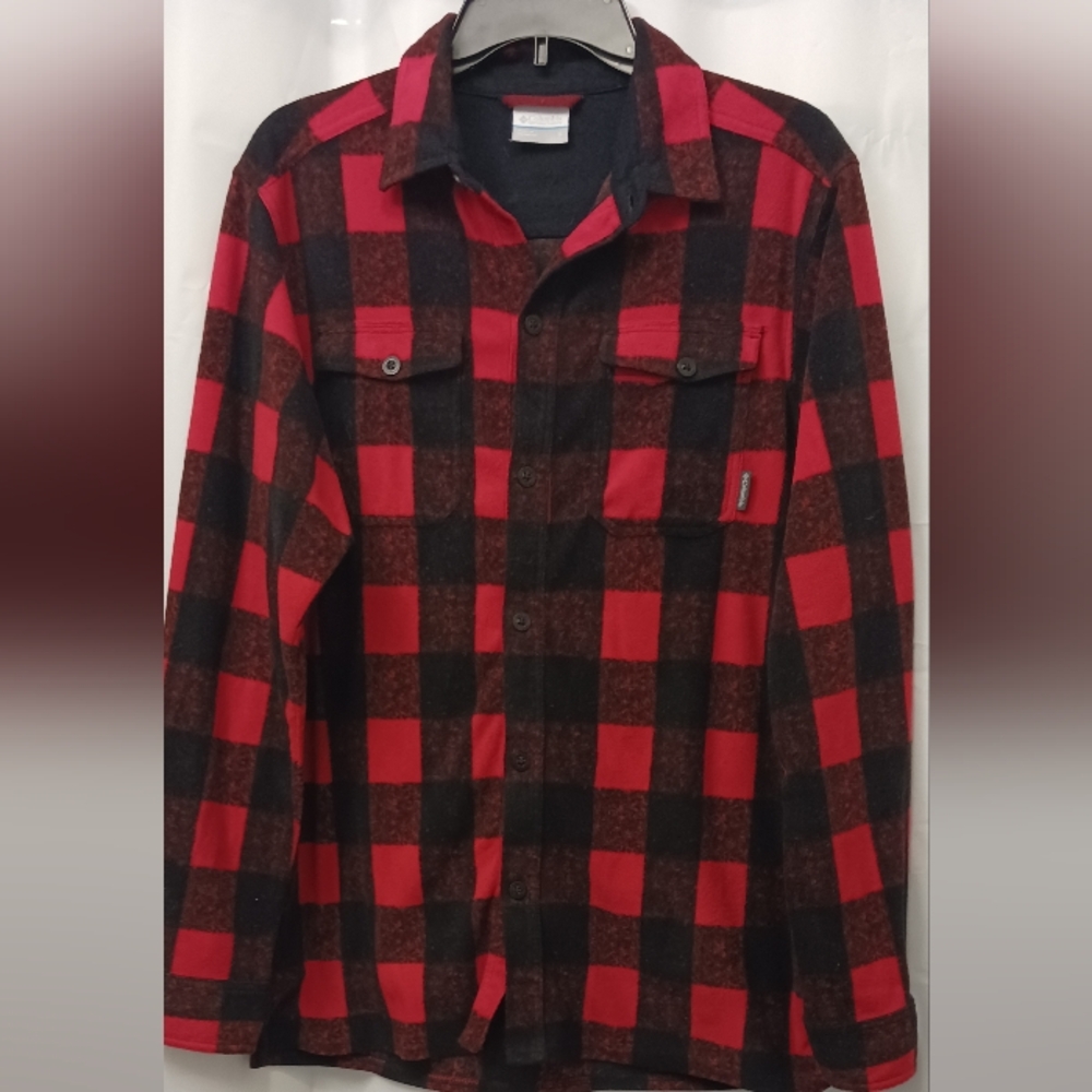 ***Columbia Black and Red Plaid Super Soft Fleece 2 Pocket Shirt Size Small